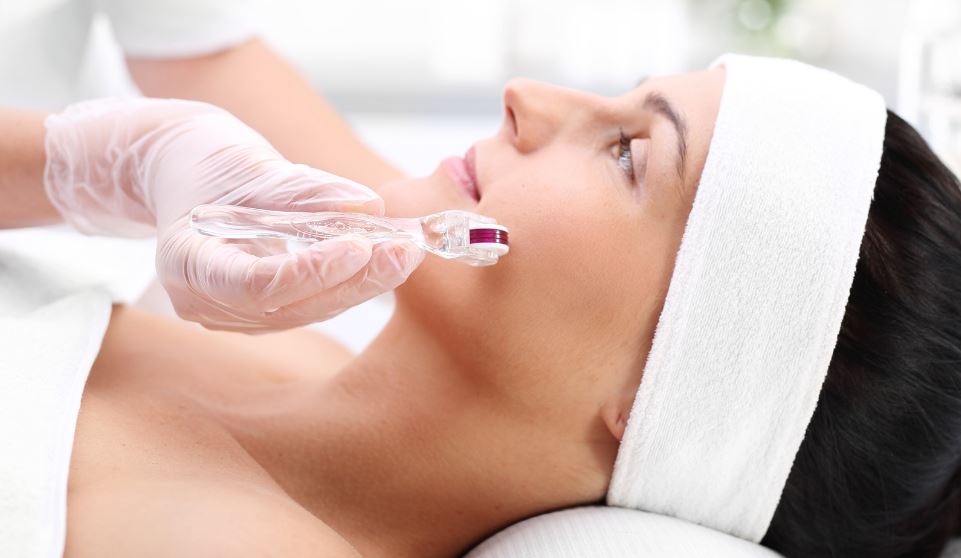 Découvrez où faire une séance de microneedling du visage à Cannes !